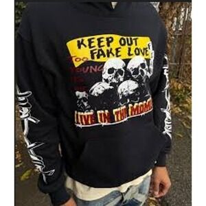 Keep Out Fake Love Hoodie XXL Skull Barbed Wire Y2K Streetwear Grunge